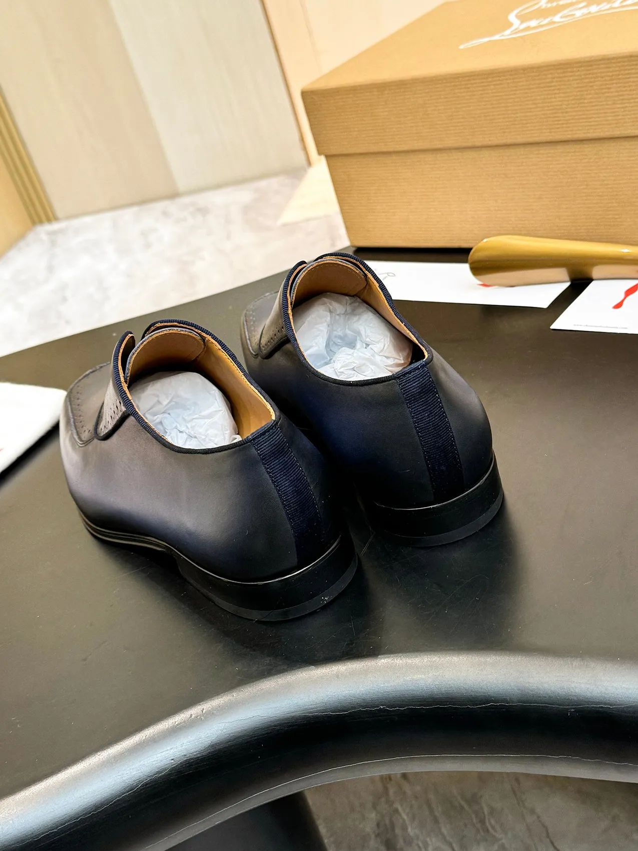 Batch 1080 yuan 💰CL～High-end men’s 👔casual loafers with red soles! ••🆑Genuine and top-quality goods from original orders ••✅💯 Purchase goods from top-quality original orders! Original imported patterned cowhide➕Imported cowhide lining➕Cowhide feet➕Original leather outsole~Size: 39-44 (38, 45.46.47 can be customized)